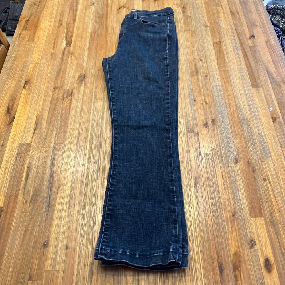 Levis Classic Boot dark denim high waisted 5 pocket stretch denim jean size 8